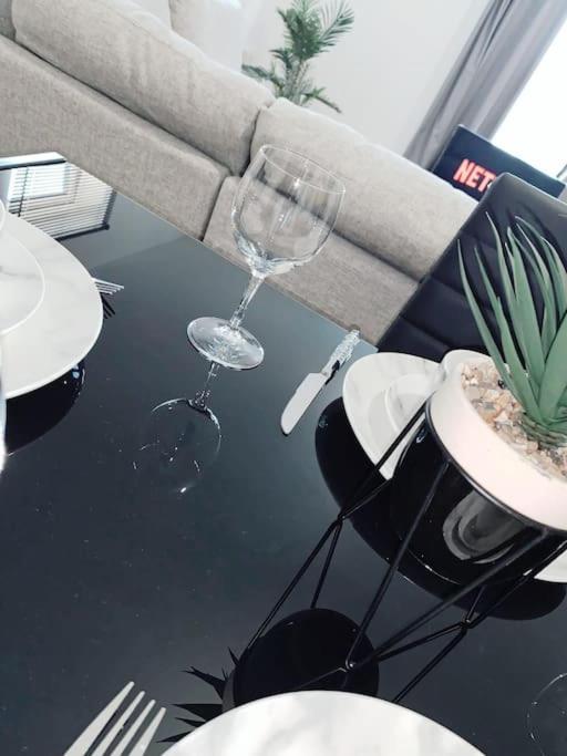 2 Bed Apartment With Free Parking Челмсфорд Екстериор снимка
