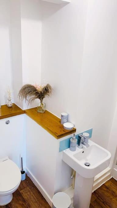 2 Bed Apartment With Free Parking Челмсфорд Екстериор снимка