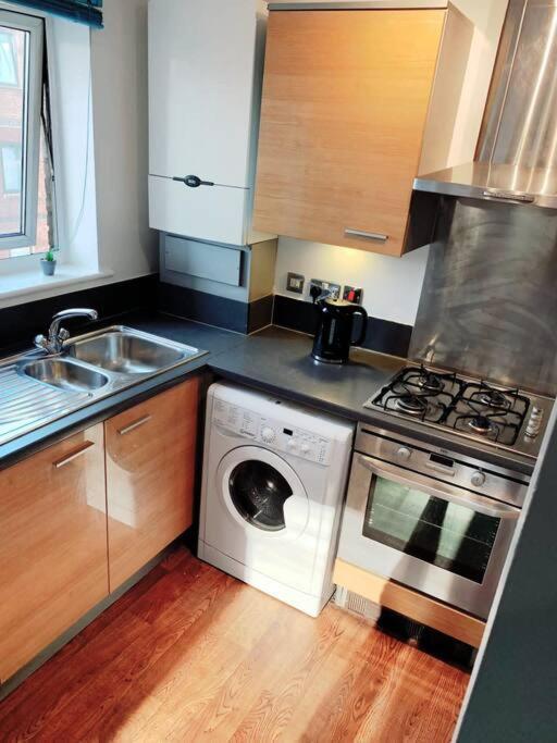 2 Bed Apartment With Free Parking Челмсфорд Екстериор снимка