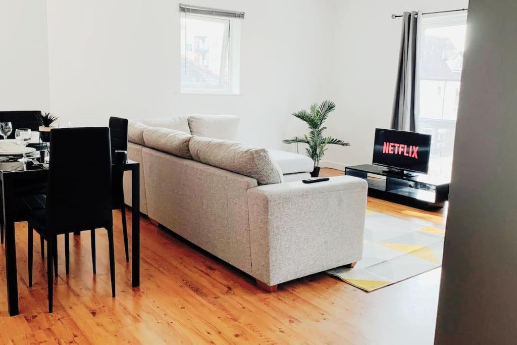 2 Bed Apartment With Free Parking Челмсфорд Екстериор снимка